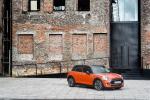 Mini Cooper 5-Door 2018 года (ZA)